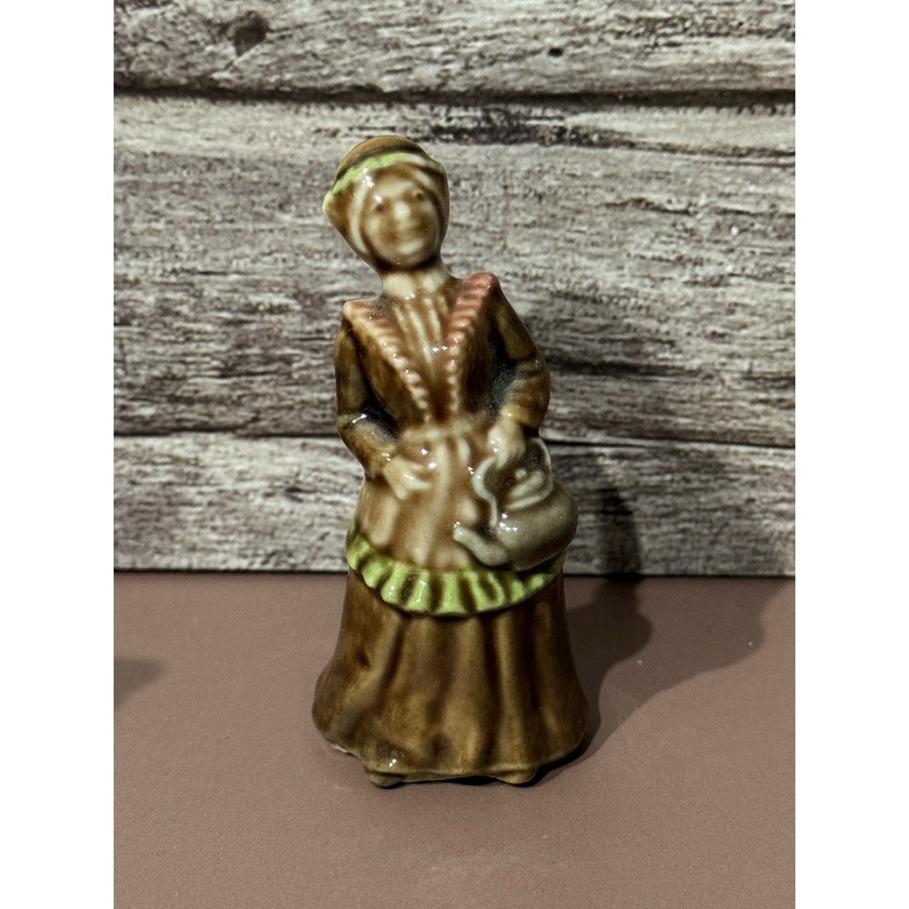 Wade Polly Kettle Porcelain Figurine 3" Vintage 1970s Rare -Nursery Rhymes